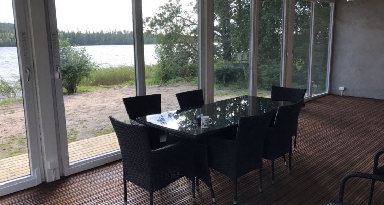 Terassikesämökki